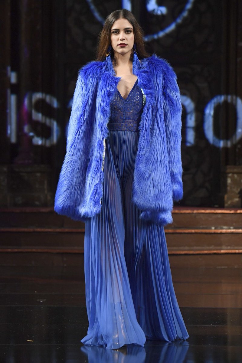 ArtHeartFashion's tweet photo. #LisaThon #NYFW #NewYorkFashionWeek2018 #artheartsfashion #oxygenetix #hairdreams #bioderma #styletherunway https://t.co/kxVWv5pl9d