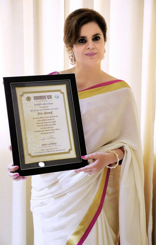 LAHSGwalior's tweet photo. RELISHING A PROUD MOMENT DOWN THE MEMORY LANE!

When Director of #LAHS, TINA OLYAI @OlyTin was awarded by Shrimant @yashodhararaje Scindia, Minister of Commerce, Industries &amp; Employment - #MadhyaPradesh  on #womensday  in presence of #Gwalior Mayor Mr. Vivek Narayan Shejwalkar. https://t.co/cShgPtZRsz