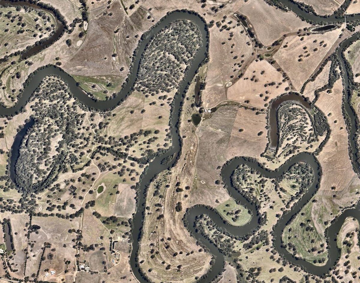 NearmapAU's tweet photo. Take a look at our new capture of greater #Albury, VIC. We covered from Rutherglen to Bethanga, taking this picture of the Murray River winding along the state borders #photomaps #regionalvictoria https://t.co/cQrouWKWPS