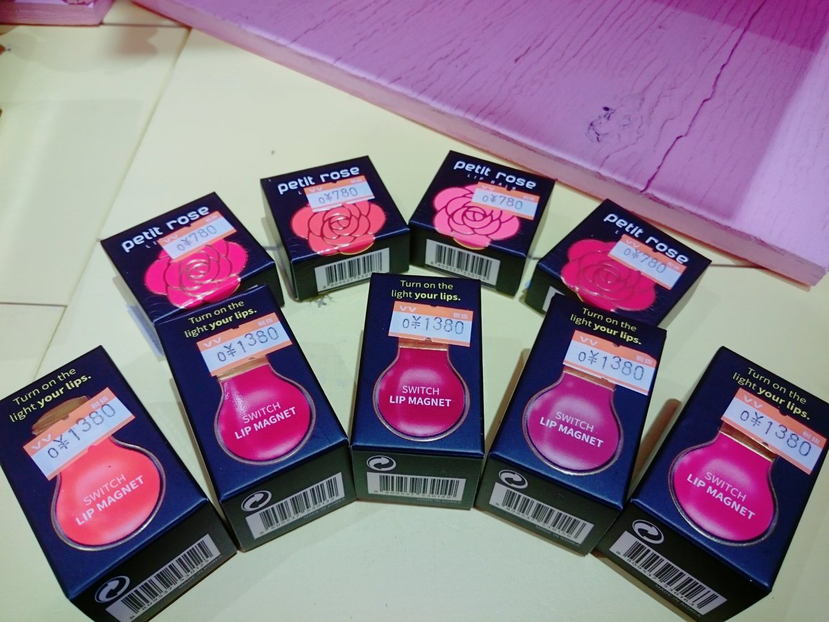 vv_akitaopa's tweet photo. 💗💗💗新入荷②💗💗💗
噂の💡電球ティント💡
🌹ローズリップバーム🌹
どちらも小ぶりでとってもキュート👼💞
発色はもちろん、持ち運びも楽💏
I AM FOXまで上陸するなんて😂💘
#アイアムフォックス
#IAMFOX
#韓国コスメ
#ヴィレヴァン https://t.co/G0JIYEE3C8