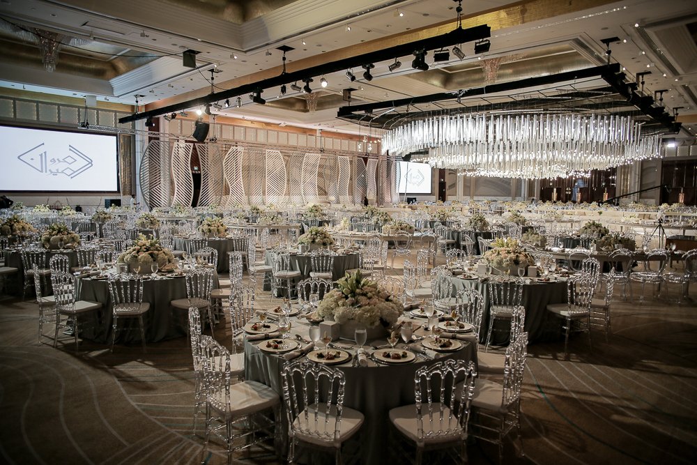EventchicD's tweet photo. Customized centerpieces in white and off-white flowers paired along with silver accessories and crystal chairs adds to the overall ambiance of the event. https://t.co/hqlx9mz90x