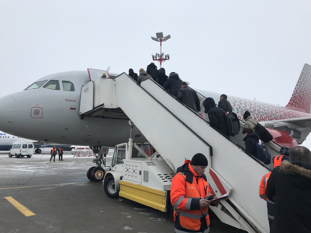 AndrewDoronin's tweet photo. В чем изыск называть самолёт именем города? Это так же дико, как называть именем города ребёнка. «Подольск, есть будешь?», «Вышний Волочёк, что у нас с уроками?», «Тула, кот насрал, а никто не убирает».
Блять, что? https://t.co/UwTeDOfohD
