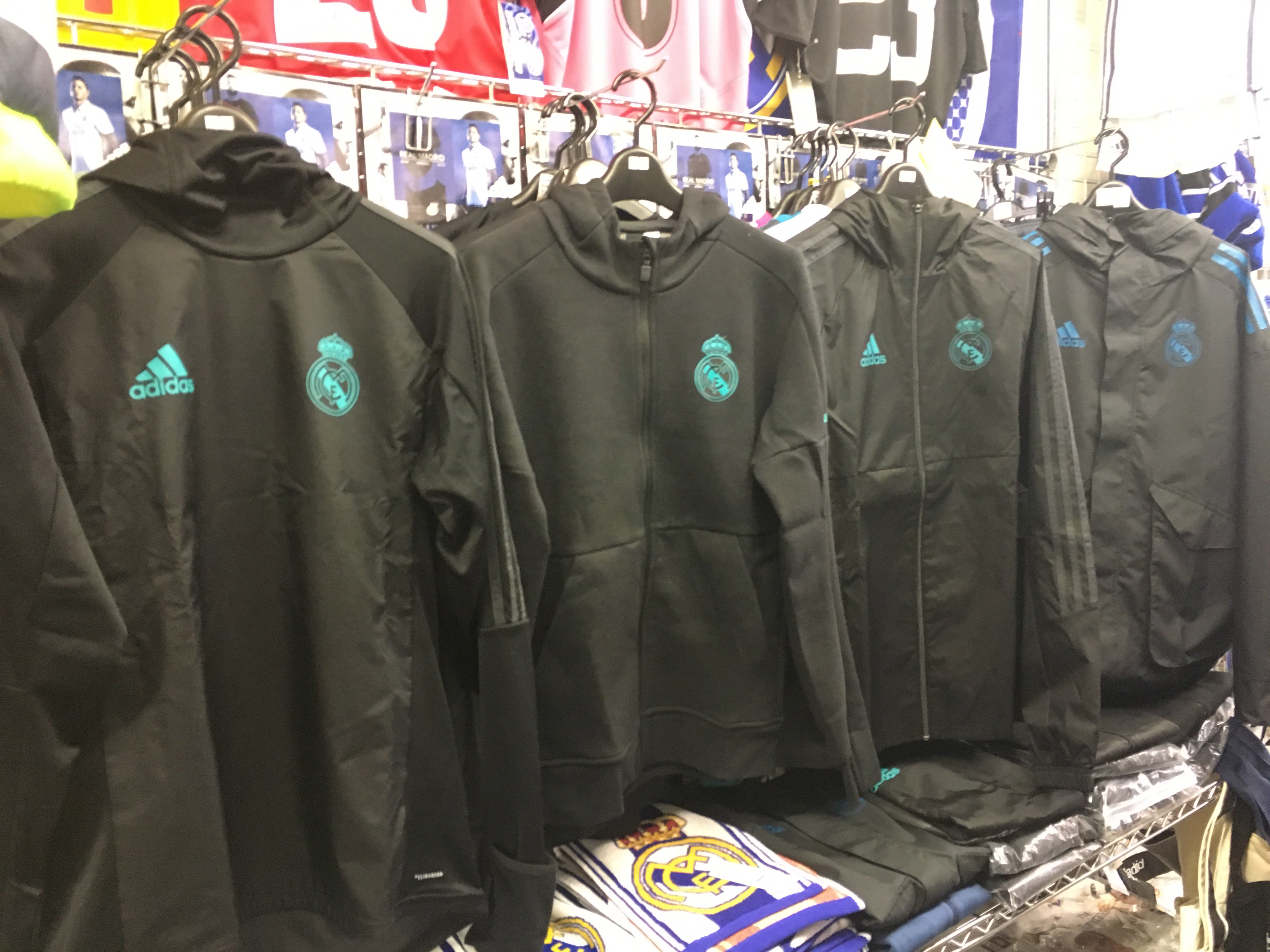 サッカーショップfcfa 実店舗open Twitter પર レアルマドリード 日本未発売モデルウェア到着 ご好評いただいている17 18シーズンウェア再入荷 Fcfa初登場のモデルも到着しました ウォームトップ アンセムジャケット レインジャケット等々