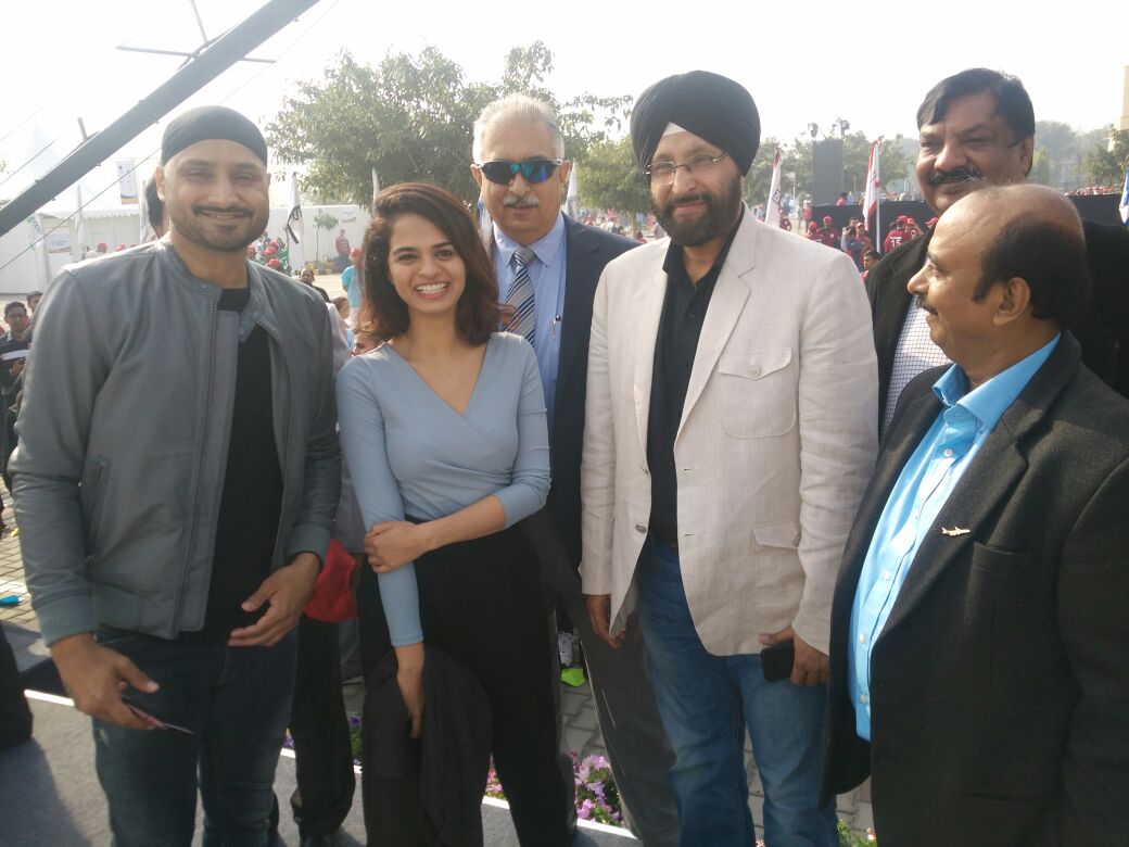 jagbirolympian's tweet photo. Was good fun...coming together for the cause of promoting sports amongst corporates with, @harbhajan_singh, @TaniaSachdev at the Inauguration of @DelhiAirport #Skylympics2018 . https://t.co/GSa4tA7h84