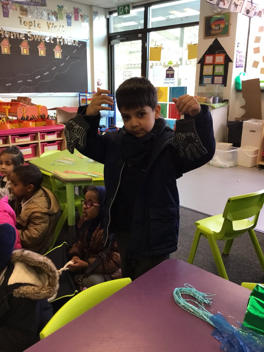 Gloves attached to their coats #well done #uniform <a href="/s_mogradia/">Mrs_Mogradia 🌟</a> <a href="/sulayman_isa/">Sulayman</a> <a href="/OliveTreeBolton/">Olive Tree Primary</a> <a href="/AfifaPatel3/">Afifa Patel</a>
