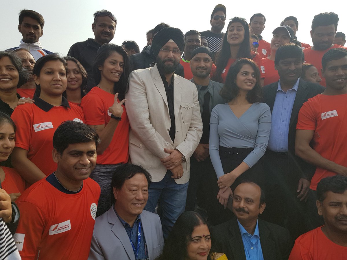 jagbirolympian's tweet photo. Was good fun...coming together for the cause of promoting sports amongst corporates with, @harbhajan_singh, @TaniaSachdev at the Inauguration of @DelhiAirport #Skylympics2018 . https://t.co/GSa4tA7h84