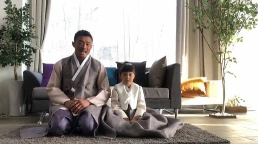 Wowkorea 韓流ドラマk Pop 秋山成勲 チュ サラン ちゃん 韓服姿で新年の挨拶をする様子をsnsで公開 チュサラン の韓流live T Co Lgtd379g7x Wowkorea 韓流ドラマk Pop 秋山成勲 チュ サラン ちゃん 韓服姿で新年の挨拶をする様子をsnsで公開 チュサラン の韓流live T Co Lgtd379g7x