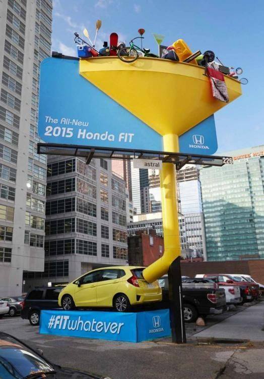 JDM_Milano's tweet photo. Come comunicare un portabagagli particolarmente capiente?
Ecco la simpatica installazione di @Honda per #HondaFit!

#Advertising #ambientemarketing #guerrillamarketing #automotive https://t.co/zjf11mXUIh