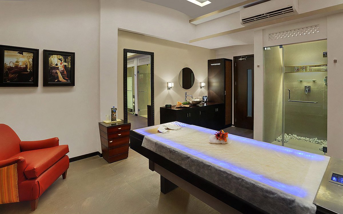 MayfairResorts's tweet photo. The Indulgence Package for Couples includes a body exfoliation, a massage, a #HeadMassage and a Face clean up. For enquiries please visit https://t.co/YpkIdyjSfa or call @ +91-9237500101 or write us at info@mayfairhotels.com #Gangtok #Spa #MAYFAIRGangtok #MAYFAIRSpa https://t.co/eGzRjh3Gzg