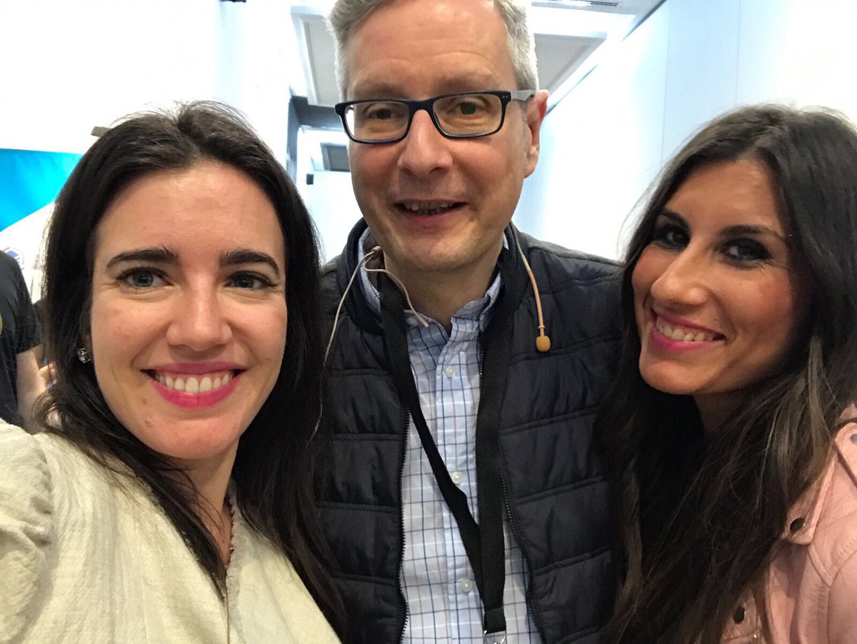 AnaJmnez's tweet photo. #TribuCamp2018 con @ingresos2 @Marta_Garciaf 💗💗 https://t.co/kqbEEG3G2x