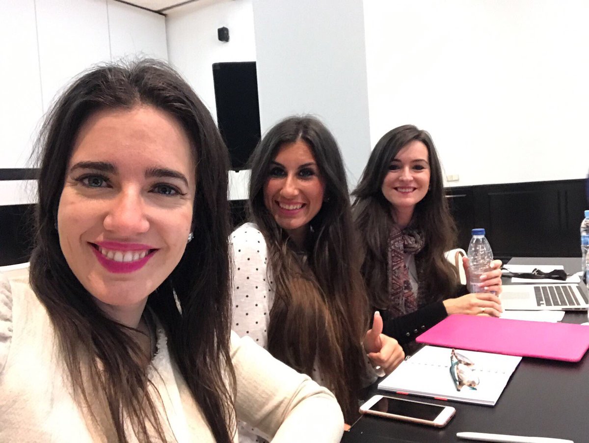 AnaJmnez's tweet photo. #TribuCamp2018 con @ingresos2 @Marta_Garciaf 💗💗 https://t.co/kqbEEG3G2x