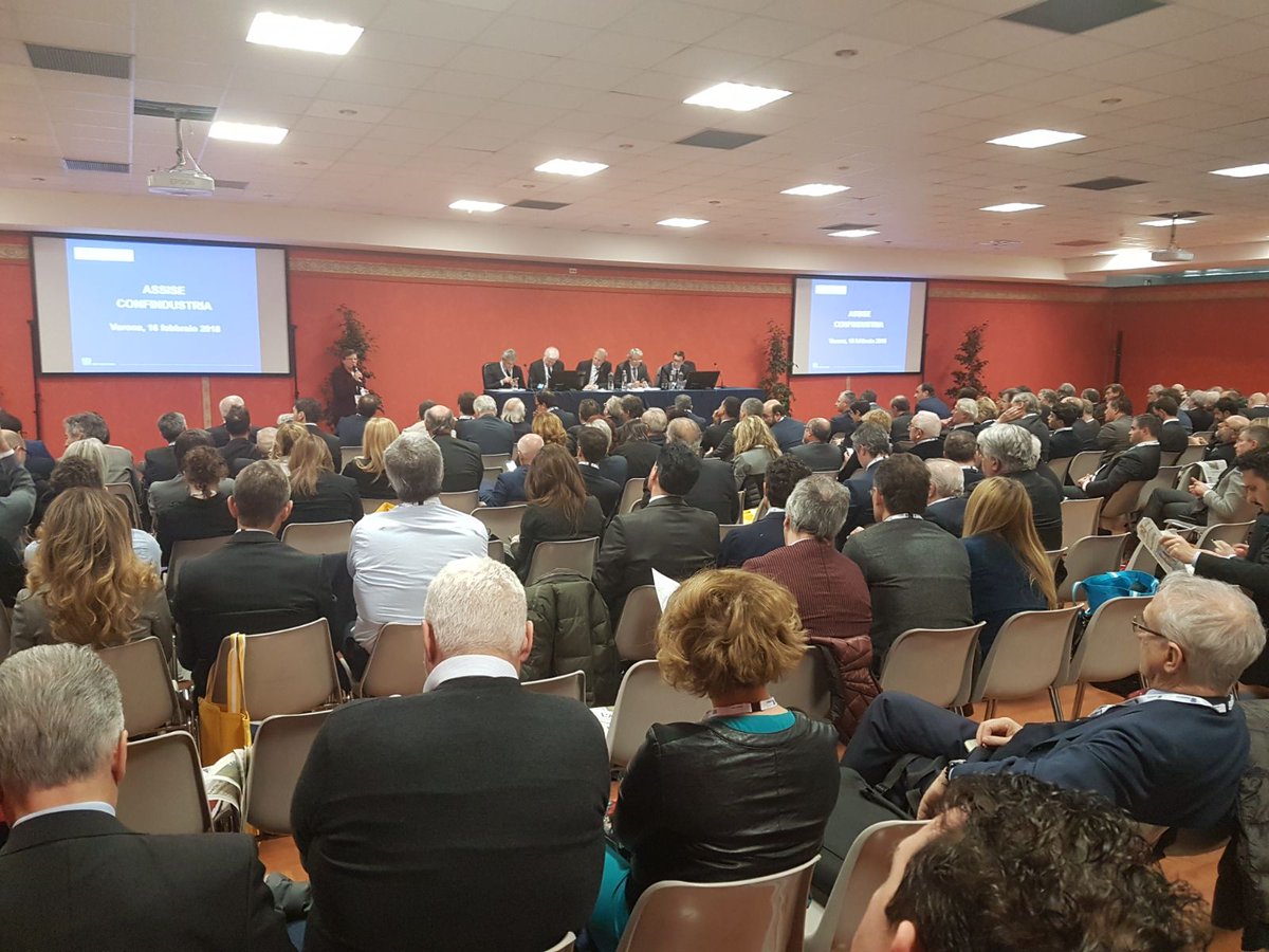 ConfindustriaL's tweet photo. Tavoli tematici #Assise2018 @Confindustria, passione e partecipazione #impresaalcentro 🇮🇹🇪🇺 https://t.co/6iCMmev2y7