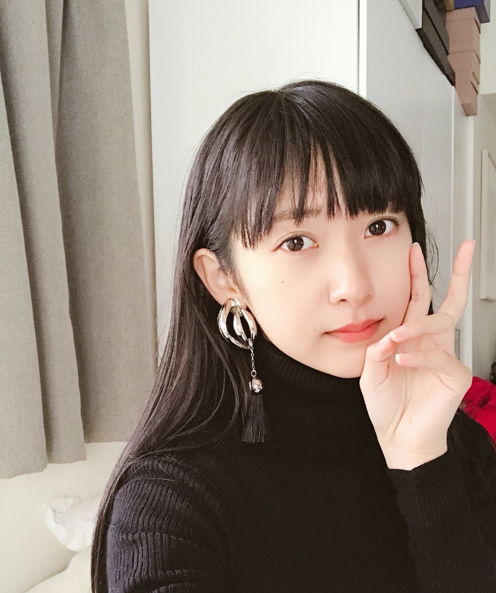 あわつまい Twitter પર カラーは安定の暗いアッシュ 今までぱっつん前髪でモードな感じにしてたけど 今回は前髪に隙間を作ってみました 春らしい 今度の舞台の役が大人しい子だから 素朴にしてみたくて あわつまい Twitter પર カラーは安定の暗いアッシュ 今までぱっつん前髪でモードな感じにしてたけど 今回は前髪に隙間を作ってみました 春らしい 今度の舞台の役が大人しい子だから 素朴にしてみたくて