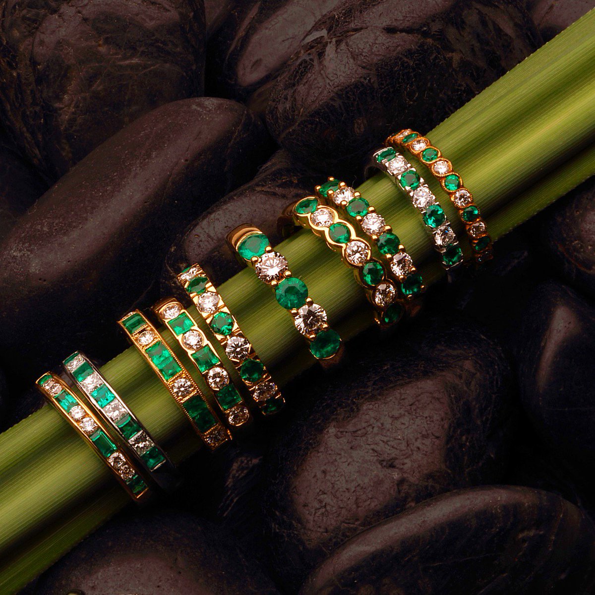 Gold and green...an exquisite combination ✨💚✨
Come and see our extensive emerald selection in store