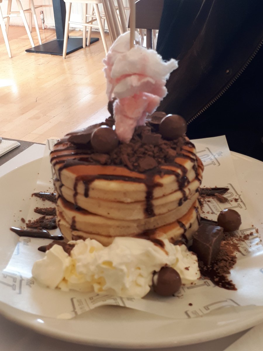 ZacharyMertonB's tweet photo. Yummy pancake stacks @SparksYard with @SirBastian2000 #scrumptious #veryfilling https://t.co/LrwkDE94gl