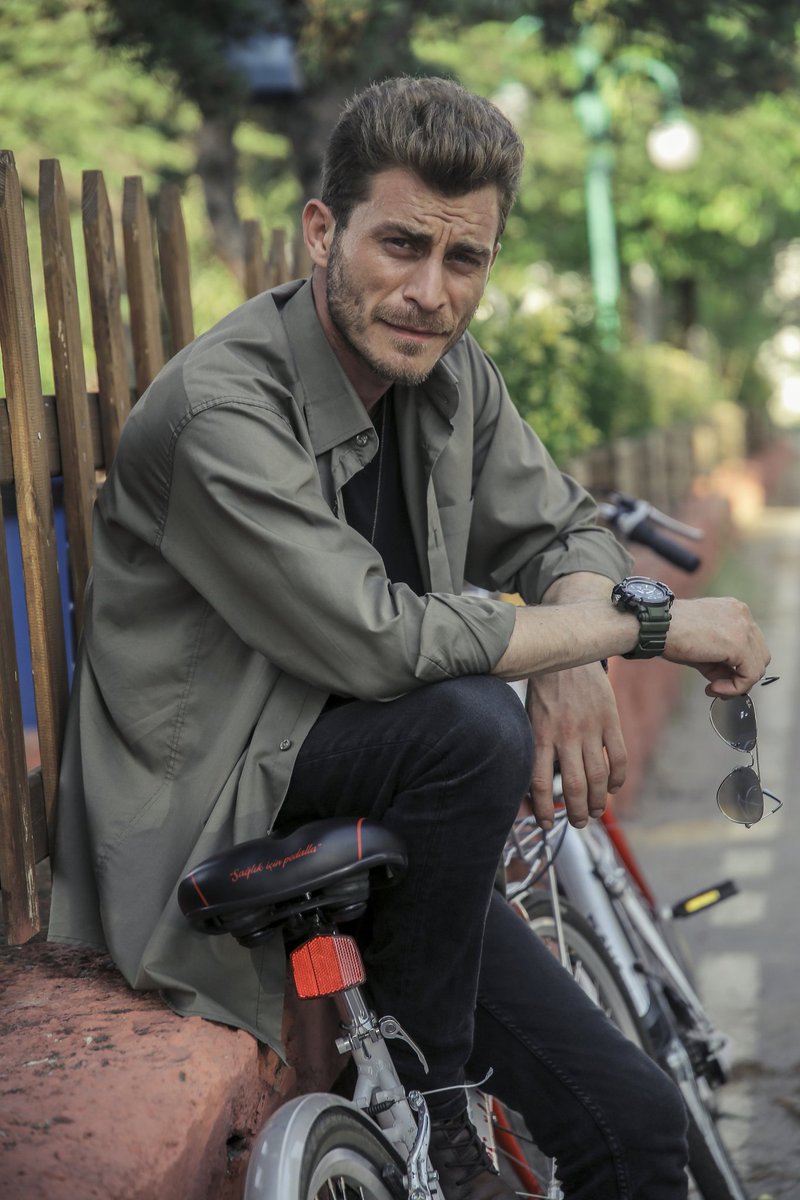 Çok iyi oyuncu taklit yeteneği harika her role giriyor.. en iyi oynayanlardan.. tebrikler.. daha çok ödülün olsun.. 
👑🏆🏅 <a href="/ErenVurdem/">Eren Vurdem</a> #ErenVurdem