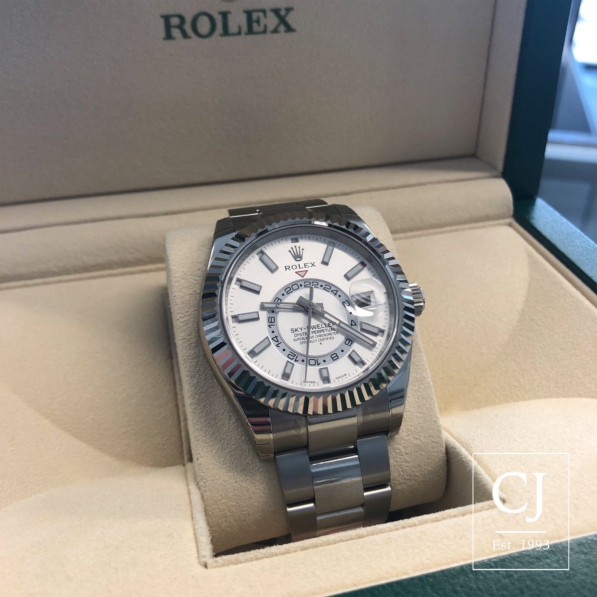 Just in...
Steel Sky-Dweller white dial
Unworn 2018 ✅