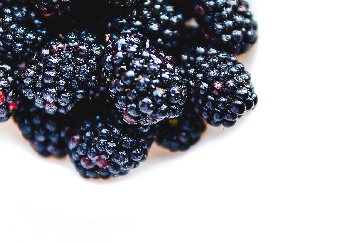 With the sweet, tart flavor of these Blackberries, this made it a perfect addition to healthy salads and fruit smoothies. :-) Have a healthy friday! #blackberries #healthyfood #healthyfriday
