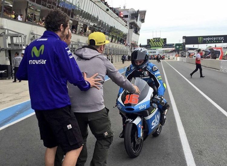 mignofanpage's tweet photo. buon compleanno valentino🎉//happy birthday valentino🎉 #mig16 #vr46 https://t.co/0wtulbrAUg