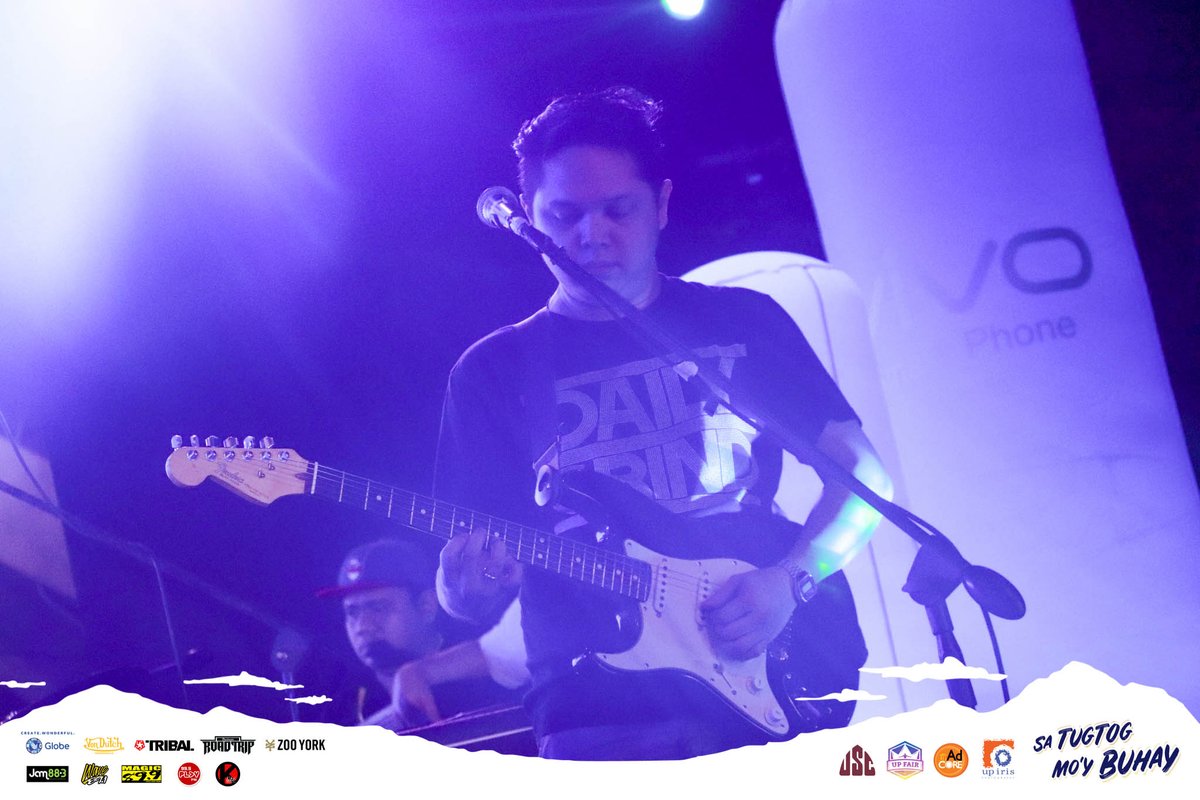 UP_Fair's tweet image. Kasama mo ang @theitchyworms sa ilalim ng buwan dito sa #CosmosUPFairFriday! 

Pumunta na sa Sunken Garden para sa iba&apos;t ibang #CosmicEncounters ngayong gabi!

#MissionCosmos
#UPFair2018 #SaTugtogMoyBuhay