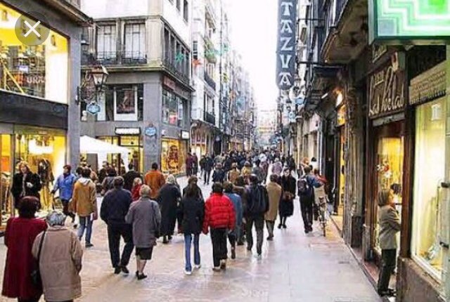 Quieres una ciudad viva y con pequeño comercio ? O quieres una ciudad sin pequeño comercio y sin vida en sus calles? Campaña por el pequeño comercio . Tú y dónde compras haces la ciudad