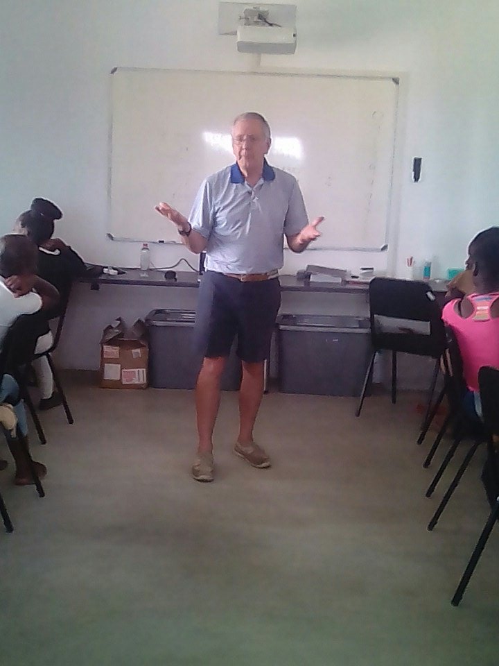 MokoenaMemory's tweet photo. #WonderFilledLearning @HuntDLC1 #What Do we use 💰 for?  by Charlie @yingisanikhoza @b12mashaba https://t.co/kR93EBNN3D