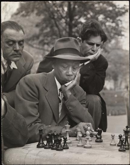 chesstips_fr's tweet photo. Joueurs d'échecs à Washington Square, New York, années 50 #Echecs #Chess #Ajedrez #Шахматы #Schach #Scacchi #Sjakk #Xadrez https://t.co/n2feMOavjj https://t.co/0ymbixHxAT