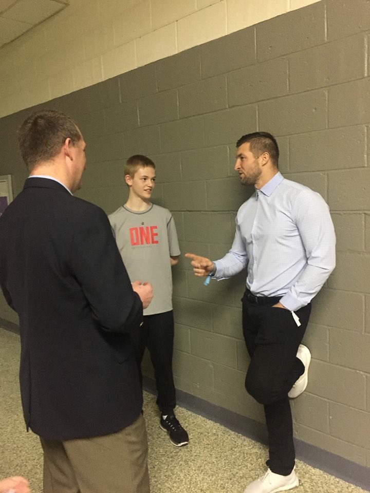 christysuecabe's tweet photo. Tonight was a fun opportunity through working for FCA, meeting Tim Tebow! Tim even talked to our son about how to share his story of being a cancer survivor to encourage others in their suffering & faith. Not bad to get advice from Mr. Tebow.
#fcatebow #fcafamily https://t.co/UtR2eyrscf