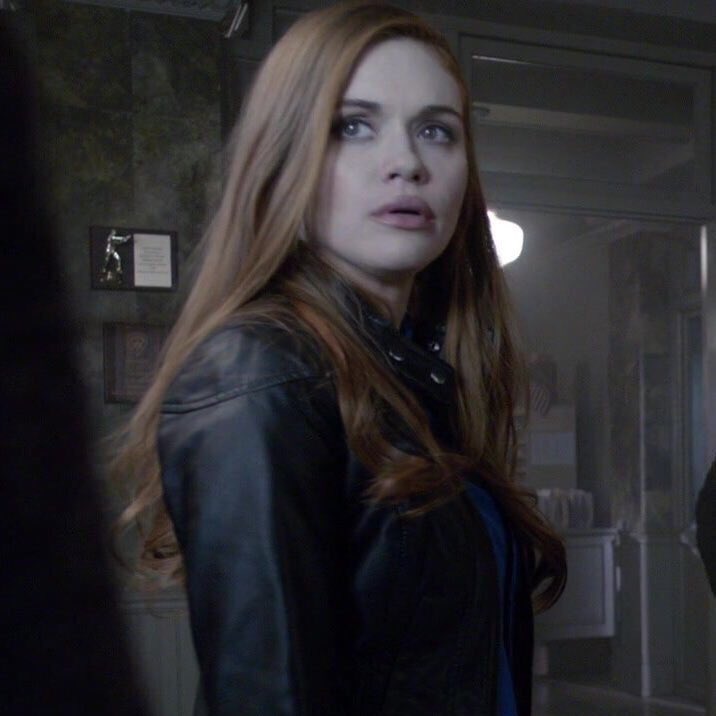 MommyFromGusu's tweet image. кем бы Холл не снималась, я буду всегда видеть в ней прекрасную Лидию Мартин. ❤️