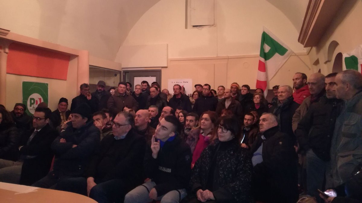 PDBernalda's tweet photo. Ieri Enzo Piccinni e Angelica Orlando hanno accompagnato la piacevole chiacchierata con @Vito_DeFilippo. Il secondo appuntamento di questa #campagnaelettorale ha raccolto la partecipazione della cittadinanza. #programmapd @PdBasilicata https://t.co/QHLAfb95Xb