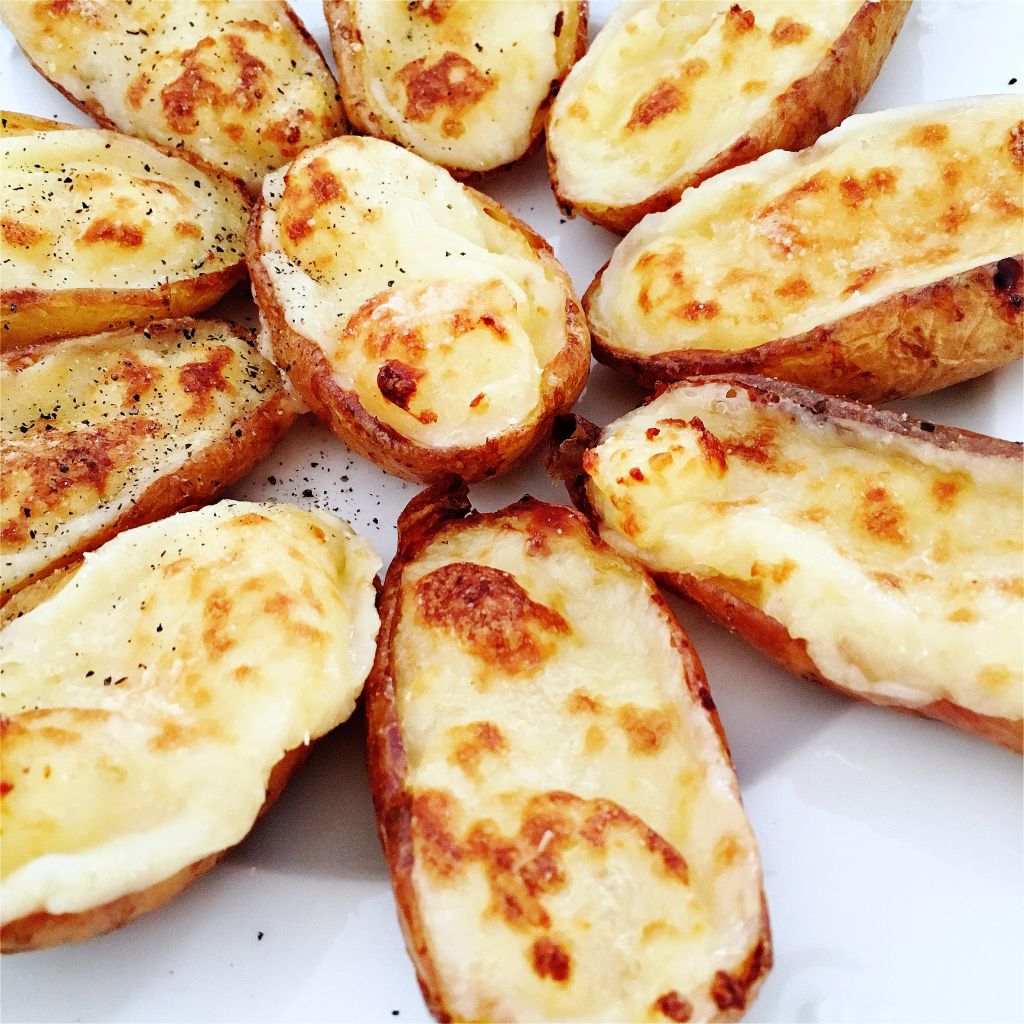 linda_bourne's tweet photo. patate al cheddar https://t.co/RiO1AGZiHt https://t.co/M2JW9pSrND