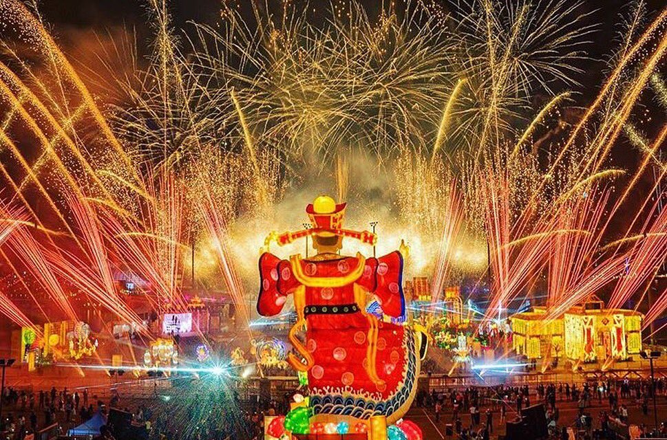 ✨🎉Happy Chinese New Year everyone!💥😝 Wishing you a joyous, prosperous and artsy year of the 🐶! 📸: @chonrology
