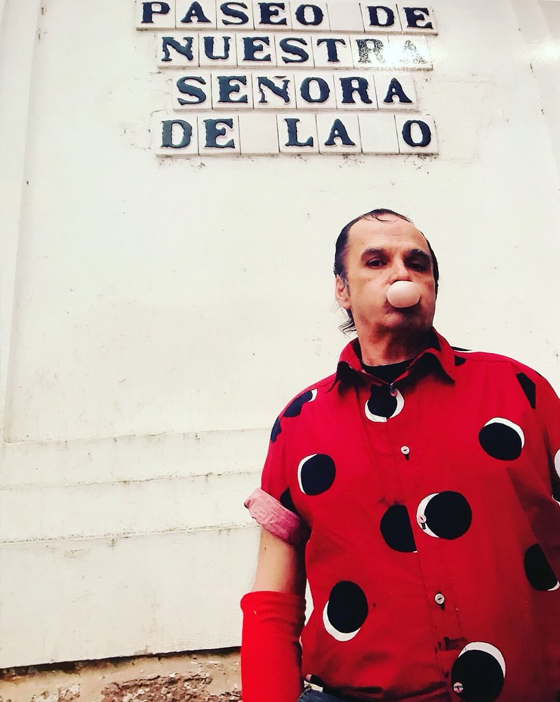 Desde #SevillaHoy, #MiguelBenlloch, artista multi-multidisciplinar, provocador, #queer y muchas cosas más además de amigo tiene su espacio de exposición en #SalaAtínAya del centro de #Sevilla. Hasta abril... ❤️ #CulturaSev