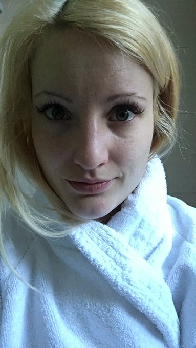 Guten Morgen meinen s&uuml;&szlig;en . Nun geht&rsquo;s ab unter die Dusche . Wer will mit kommen ?#Blond #Duschen #Guten<a href="/tag/blond"class="tags"><span>#blond</span></a><a href="/tag/guten"class="tags"><span>#guten</span></a><a href="/tag/duschen"class="tags"><span>#duschen</span></a>