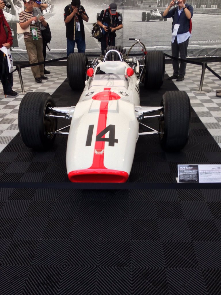 Shingo Twitterissa ホンダra300 1967年イタリアgpで僅差で優勝した ジョンサーティース号 実績は伴わなかったけど美しいレーシングカー Shingo Twitterissa ホンダra300 1967年イタリアgpで僅差で優勝した ジョンサーティース号 実績は伴わなかったけど美しいレーシングカー