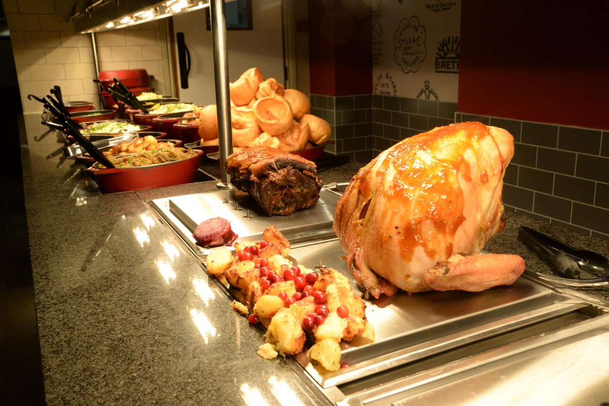 tobycarvery's tweet image. A roast dinner and a family catchup - Sundays don't get much better than that