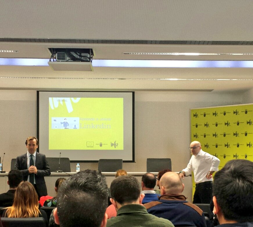 digitalDotSL's tweet photo. Vamos a conocer los entresijos de #LinkedIn con @javiergomez_eu
@infoRMurcia #linkedinInfo https://t.co/7yOBnlNhbi