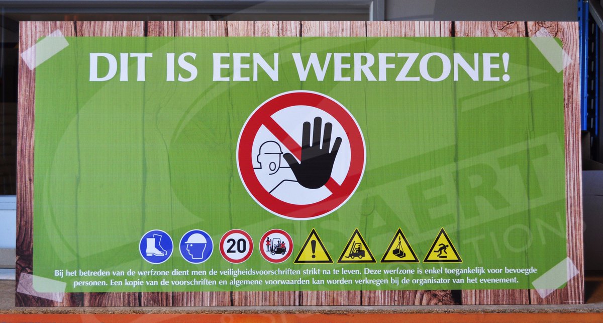 Bij Goossaert produceren we signalisatie en identificatie op maat. Deze realisaties zetten we graag eens in de kijker. Dit is een veiligheidsbord voor een werfzone. De pictogrammen op het bord tonen in een oogopslag met welke gevaren men rekening moet houden.
