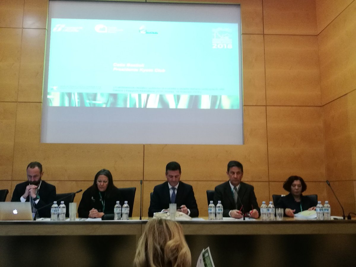 Ci siamo. Inizia la presentazione di #MOBILITARIA 2018, report su #MobilitàSostenibile e #qualitàDellAria nelle grandi città italiane realizzato da <a href="/iiacnr/">CNR - IIA</a> e <a href="/Kyoto_Club/">Kyoto Club</a>.