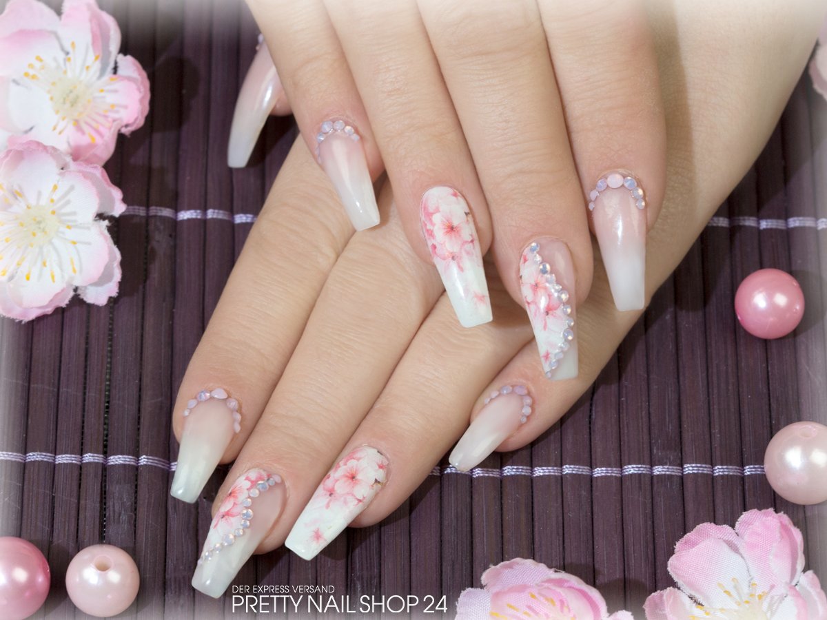 prettynailshop's tweet photo. Unsere Kollegin Josy hat sich dieses Mal an einem traumhaft schönen #Babyboomer-#Design versucht. Mit ein paar #Strasssteinen und #Tattoo #Wraps von Jolifin wird das Ganze zu einem echten #Hingucker. Habt Ihr es auch schon mal ausprobiert? Eure Juliane https://t.co/YmAPWdDrQg