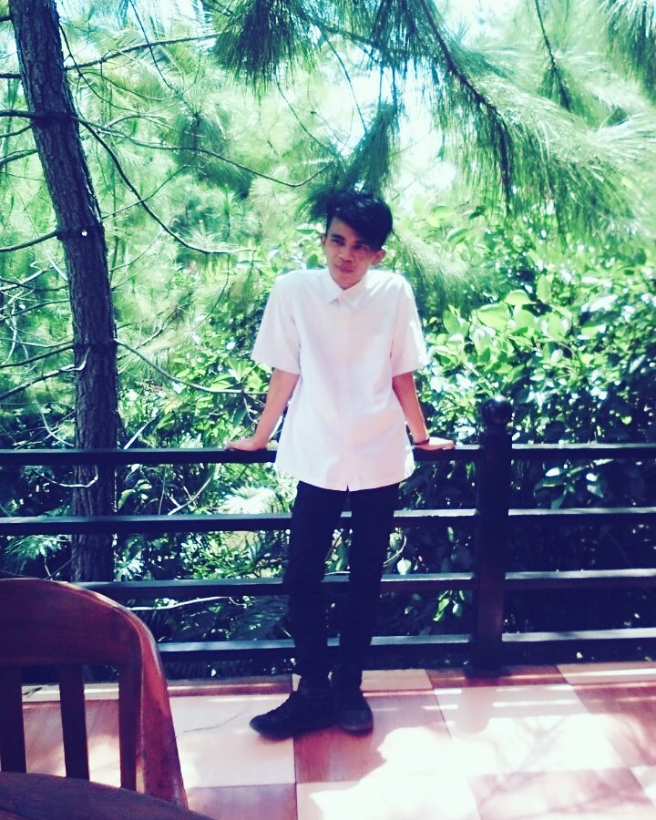 Seandai nya kau ada disini dgn ku..mungkin ku tak sendiri