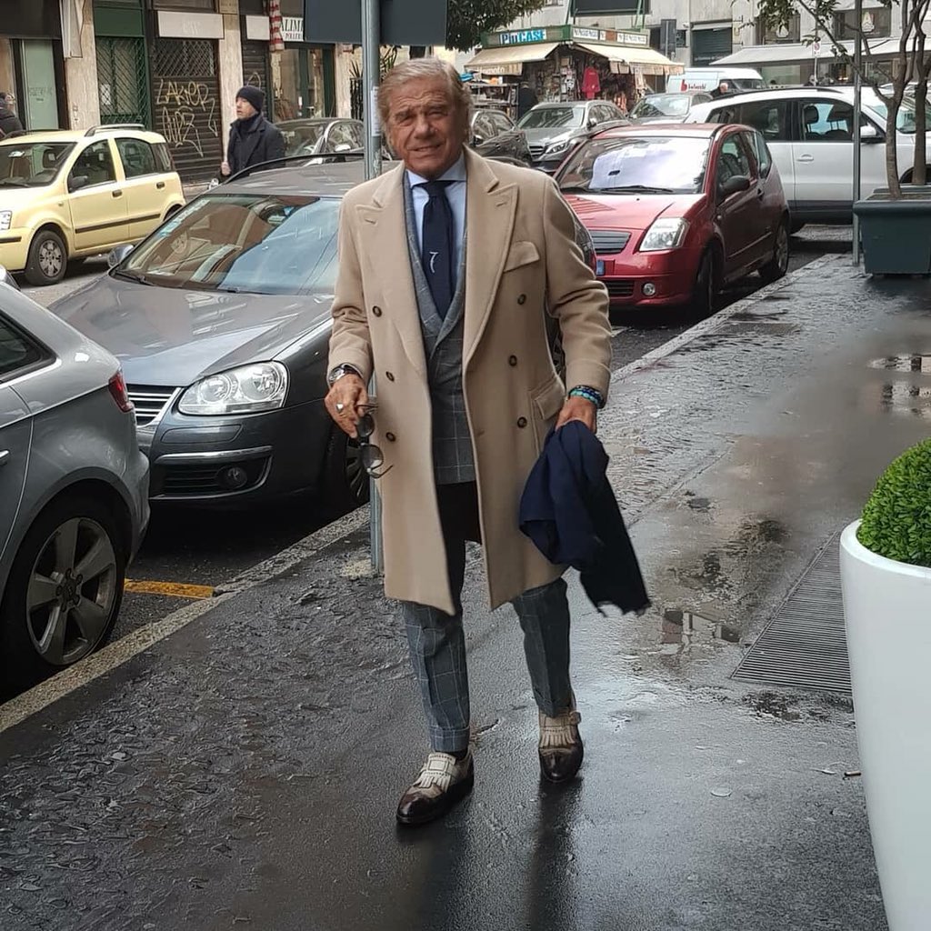 linoieluzzi's tweet photo. Buongiornooo 👍👍☕🍰👍👍  #linoieluzzi #albazarmilano #7style #doublebreasted #jacket #coat #menswear #menstyle #dapper #elegant #style #gentleman #milan #suit #ootd #lookoftheday #viascarpa https://t.co/phzUpaf1FZ