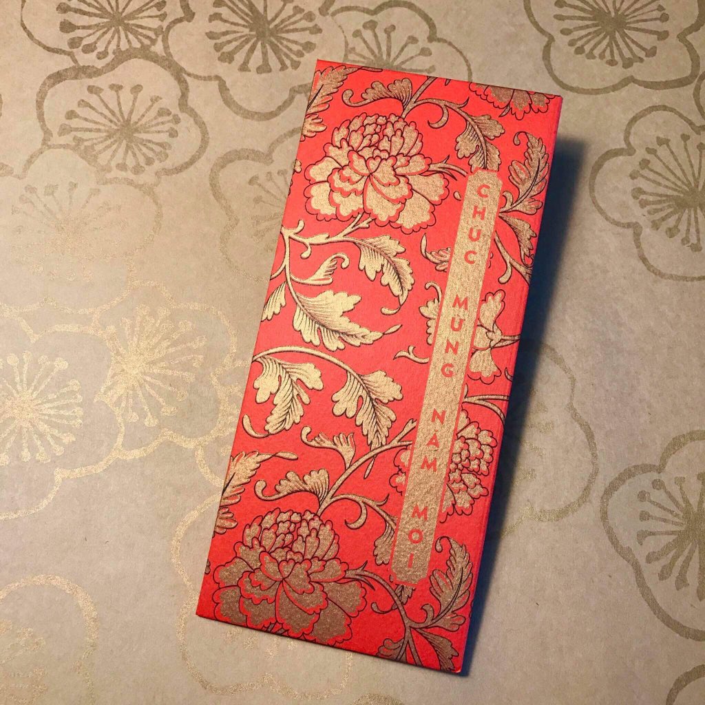 JVFCruise's tweet photo. 🎊Chuc Mung Nam Moi!🎊 also means Happy Chinese New Year in Vietnam. Dragons on board will receive a Li Xi throughout this period to symbolise luck.
#jvf #jvfcruise #halongbay #vietnam #angpao #lixi https://t.co/OuGVO3F5EM