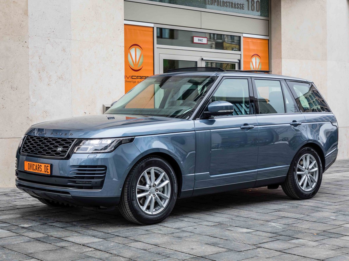 OVICARS1's tweet photo. Brand New Range Rover HSE MY 2018 in fantastic exterior color - Byron Blue available for worldwide export from OVICARS https://t.co/DMShQJrruc
