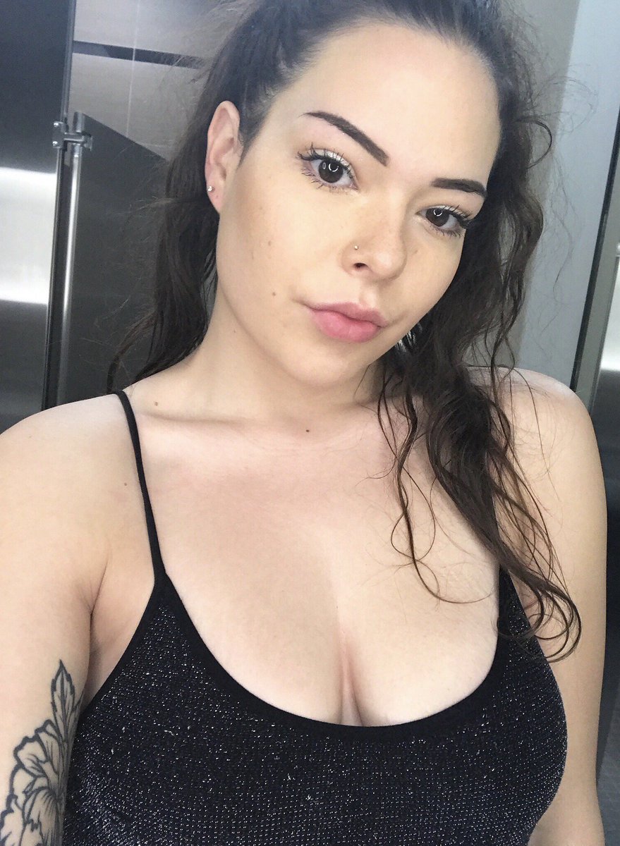 PromoTCG's tweet photo. Hmm this hot model is too die for : https://t.co/91gBlTxlZE - Join her premium snapchat now!!! https://t.co/sQ2ihzN8fR