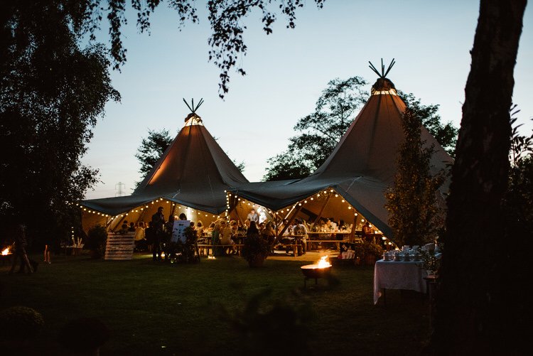 W_W_WeddingBlog's tweet photo. There is an idyllic and meaningful setting, dreamy summer weather and a heck of a lot of love // https://t.co/TWt0FNoODL thanks to @elliegphotophy https://t.co/vHjjzrtnRb
