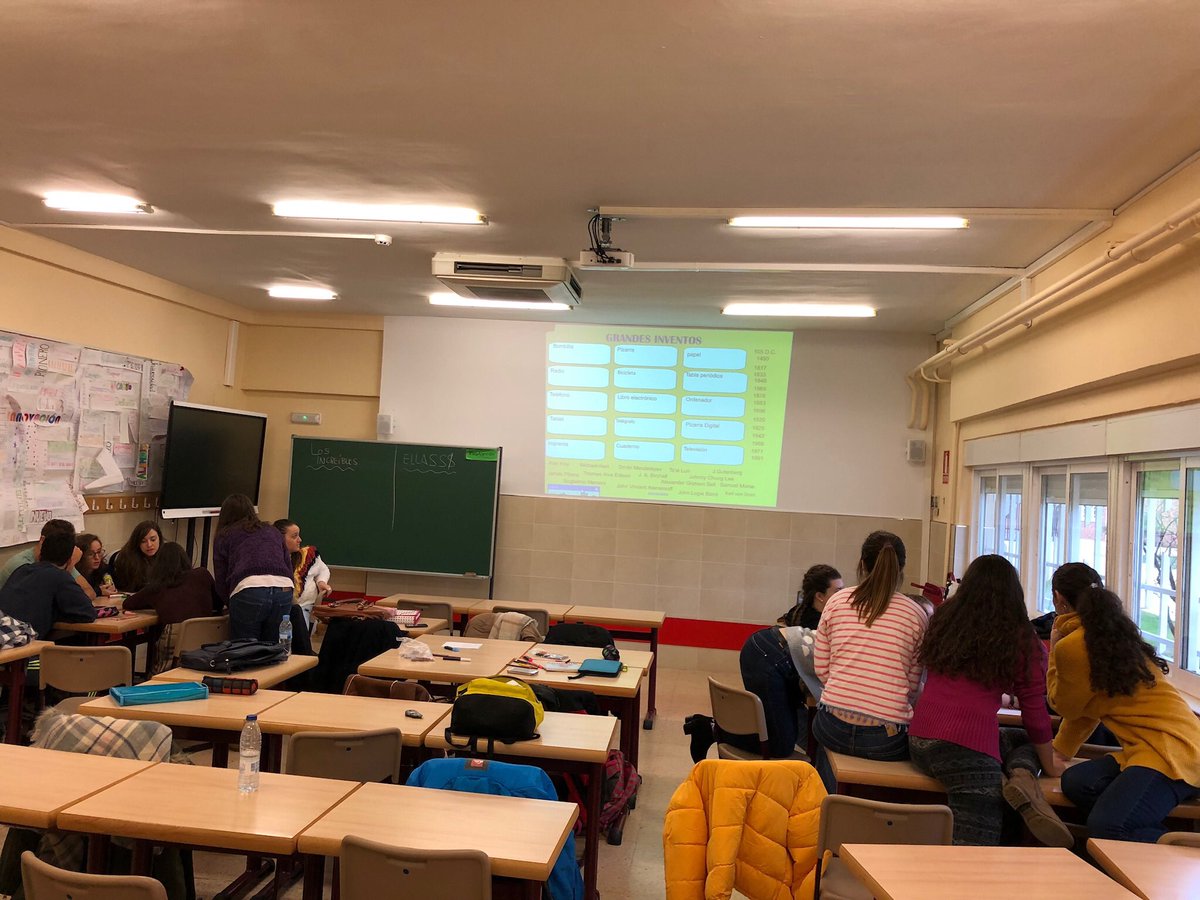 lourdesdemiguel's tweet photo. Hoy en #InnovaEP Gran Juego de los Inventos #LosIncreíbles contra #Ellass$ ¿quién ganará? @cucc_educacion @proyecto_tic #SoyCUCC https://t.co/isX8wa1lQK