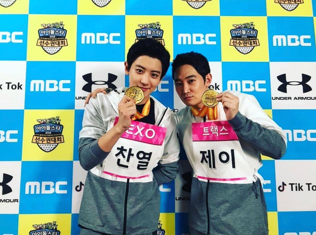 SMent_EXO's tweet photo. [TRANS] 180216 #EXO Chanyeol Instagram update: i've earned a medal through sports..🙈 fighting to the PyeongChang Olympics athletes for the remaining games!! https://t.co/z7JbS8aGnr #iHeartAwards #BestFanArmy #EXOL @weareoneEXO https://t.co/3AF0FTuorN