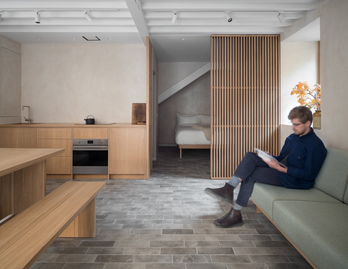 Quietness, wellness, space and uniqueness can be hard to find in the middle of a big city. Porteous Studio have created it. clay-works.com/porteous-studi… 
photo @ZACandZAC 
#interiordesign #architecture