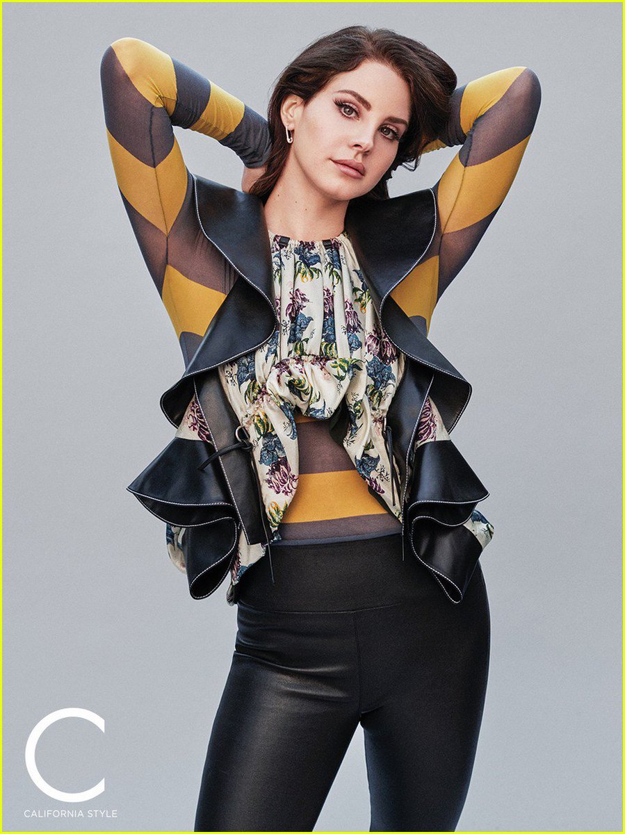 CreativeDisc's tweet photo. Hayley Williams for C magazine https://t.co/cmGpqVKW5Y